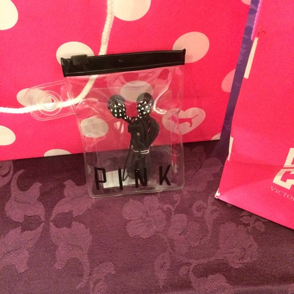 Victoria's Secret Accessories - 🌷Victoria's Secret Pink Earbuds 🌷