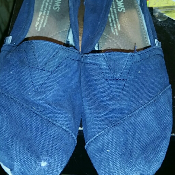 Navy blue toms