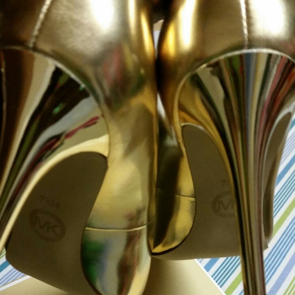 Heels - Picture 2 of 4