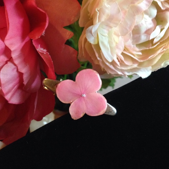 Real flower in lacquer hair clip! 🌸