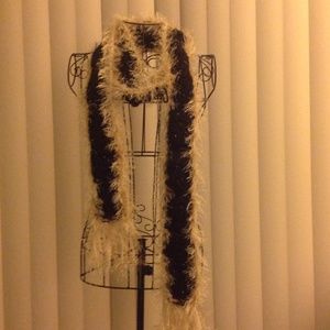 ⛄NWOT Super Cute BoHo fringe black crochet scarf⛄