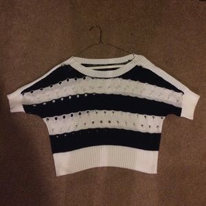Short sleeve sweater