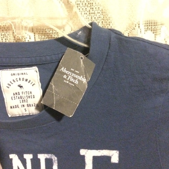 Abercrombie and Fitch t-shirt - Picture 3 of 4