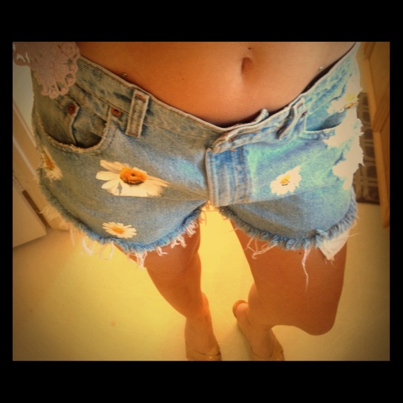LF Furst of a Kind brand new daisy shorts! 🌻🌻🌻