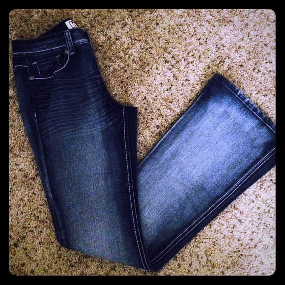 Dark wash flare l.e.i. Jeans