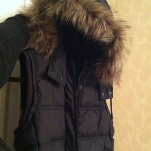 Black Aéropostale puffer vest- Never worn!