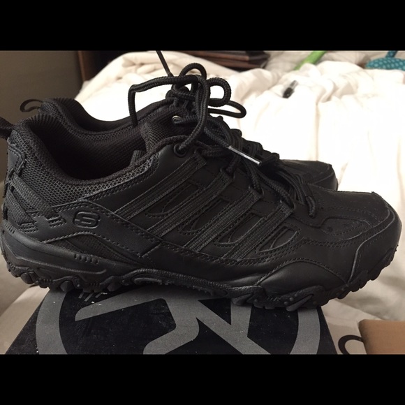 Slip resistant work sneakers