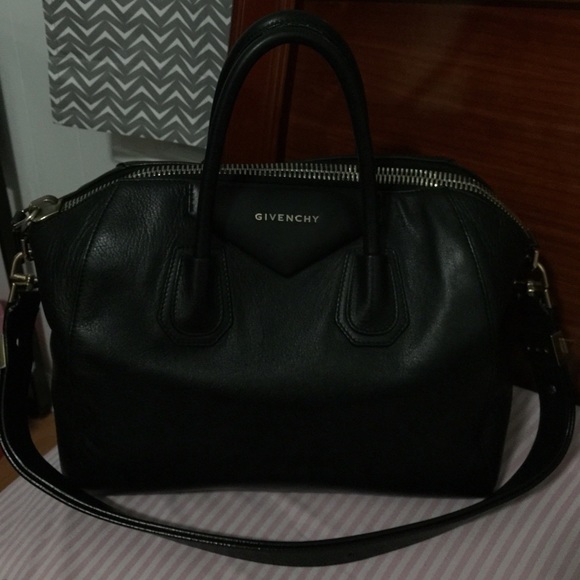 Sold!! Givenchy Antigona - Picture 2 of 4