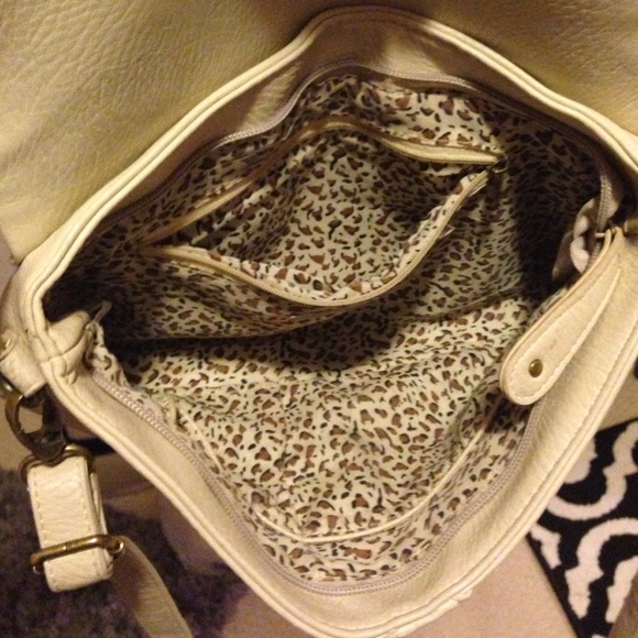 Off-white and Gold Adjustable Crossbody Purse - Picture 3 of 4