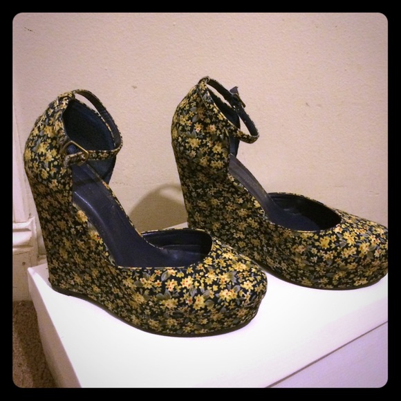 Forever 21 Wedges!!