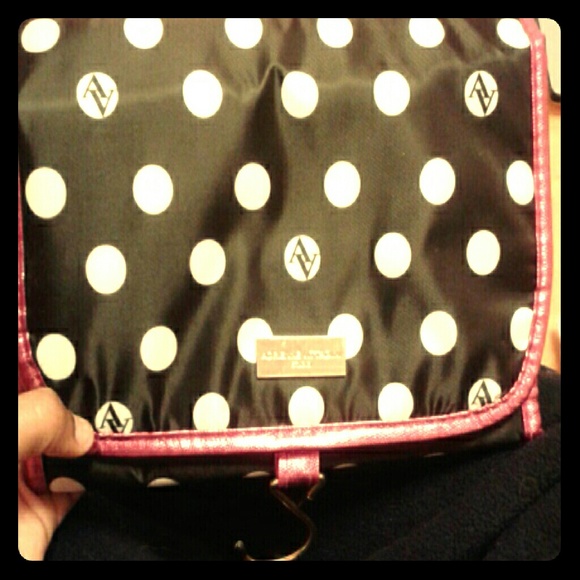 Adrienne Vittadini make up kit pouch