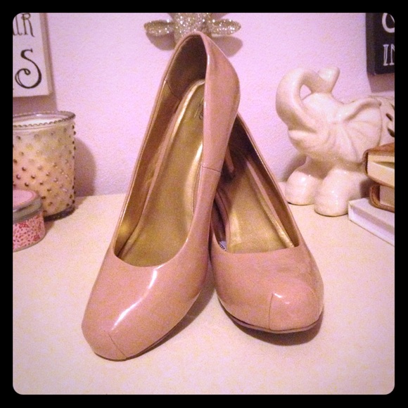 Size 9.5 Nude Square Toe Patent Leather Pumps! - Picture 1 of 4