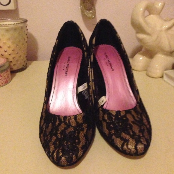 Black and Tan Lace Kitten Heels Size 8 - Picture 2 of 4