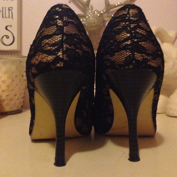 Black and Tan Lace Kitten Heels Size 8 - Picture 3 of 4