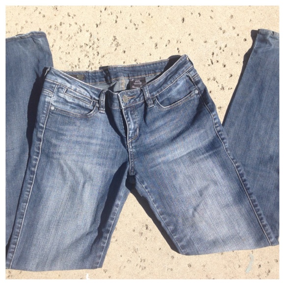 Buffalo Becca stretchy boot cut jeans in sz 28