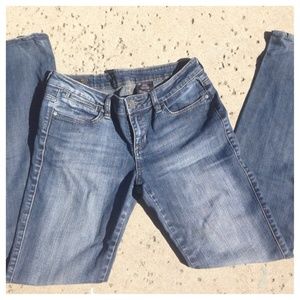 Buffalo Becca stretchy boot cut jeans in sz 28