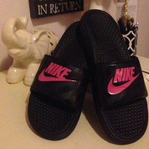 Never Worn Size 9 Authentic Nike Slides