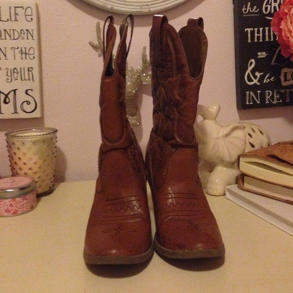 Cognac Cowgirl Boots 👢🎀💋 - Picture 2 of 4