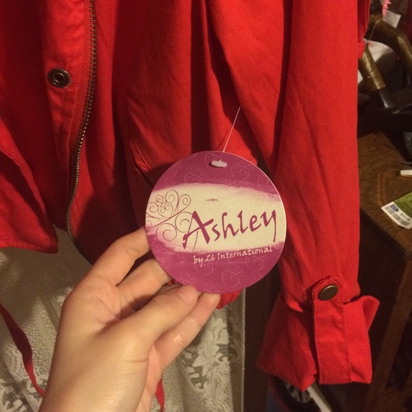 Pretty red coat - Picture 2 of 4