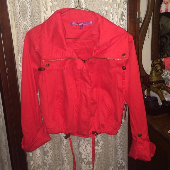 Pretty red coat - Picture 4 of 4