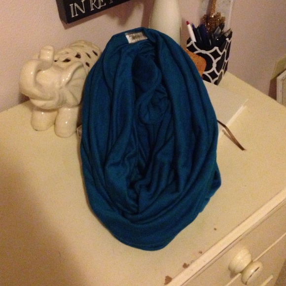 Beautiful Soft Calvin Klein Bright Blue Scarf 💙 - Picture 3 of 4