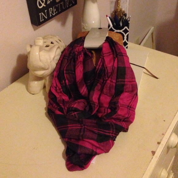 NWT Big Buddha Pink Plaid Infinity Scarf 💗 - Picture 1 of 4
