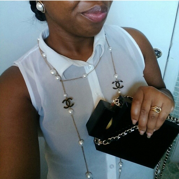 New!!!! Blk/Gold Perfume Shaped Clutch - Picture 3 of 3