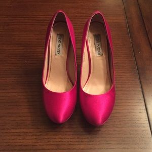 Steve Madden hot pink pumps