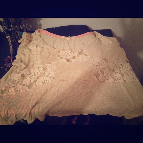 Cream and lace crop top 😍