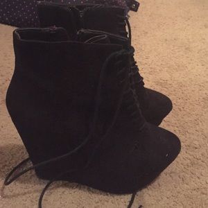 Wild Pair Black Wedges