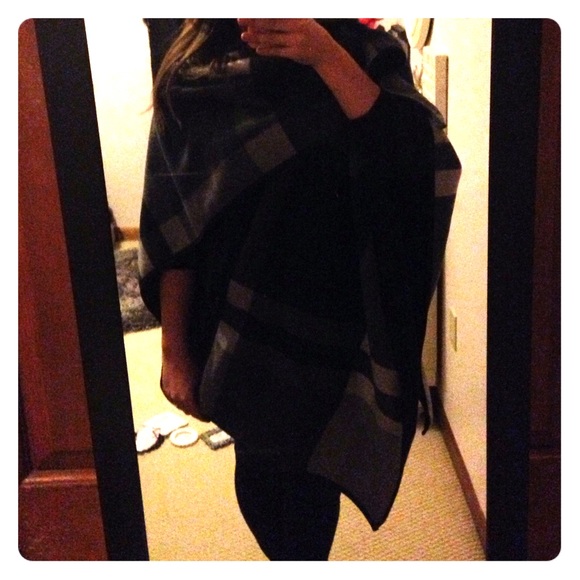 Black white and grey fleece plaid wrap! - Picture 1 of 3
