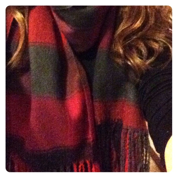 100% Cashmere Red and Black Plaid Scarf 💋 - Picture 1 of 2