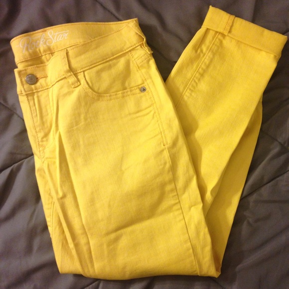 Fun yellow pants - Picture 2 of 3