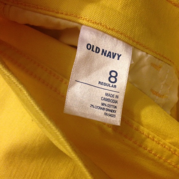 Fun yellow pants - Picture 3 of 3