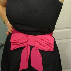 hot pink bow BELT! large. (Adjustable)