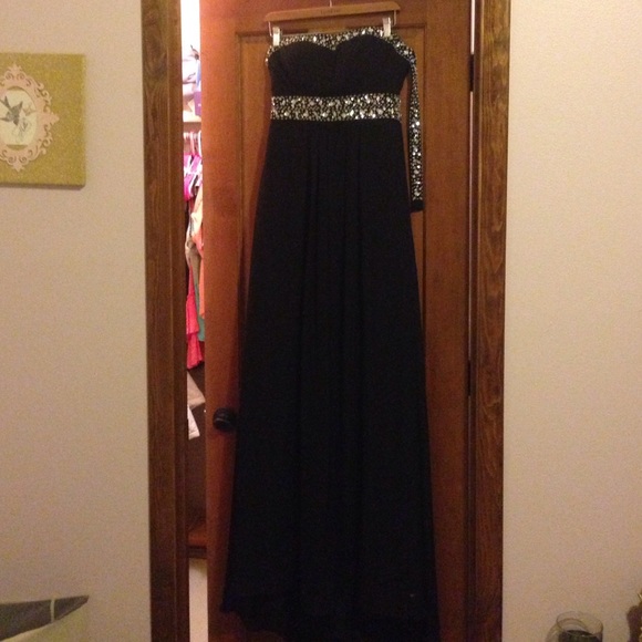 Black floor length formal dress ❤️