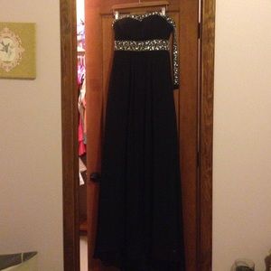 Black floor length formal dress ❤️