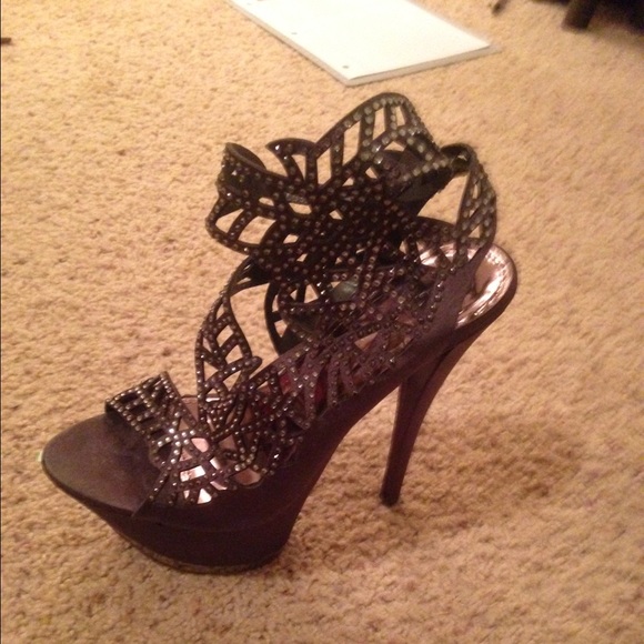 2LipsToo Heels! 💕