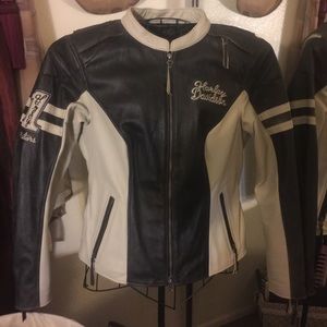 🔴🔴HOLD🔴🔴Women's Harley Davidson for @shell1968