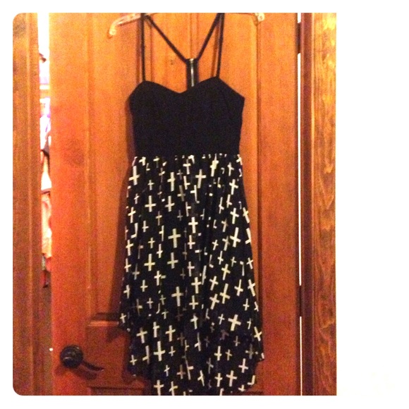 Hi-Lo Cross Dress with Zipper Detailing ❤️ - Picture 1 of 3