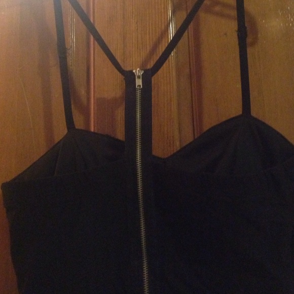 Hi-Lo Cross Dress with Zipper Detailing ❤️ - Picture 2 of 3