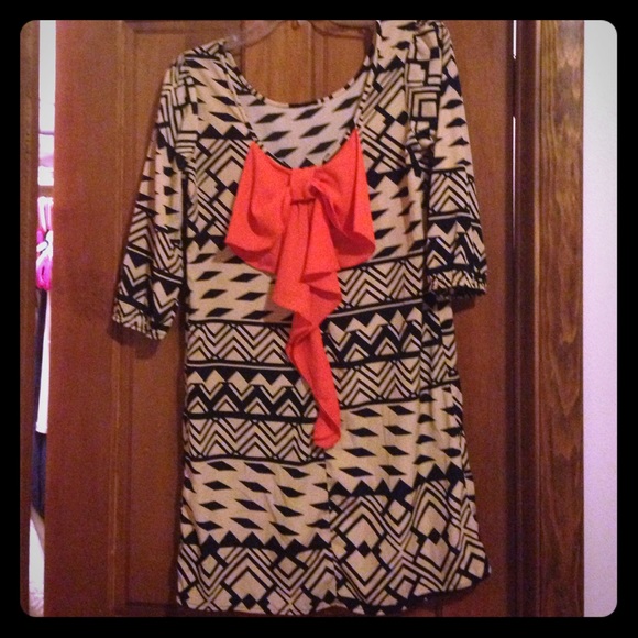 Aztec Print Shift Dress with Coral Bow Size Small - Picture 1 of 2