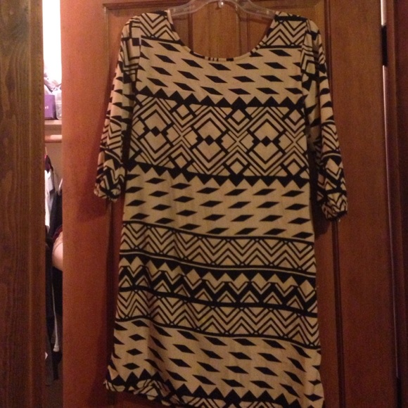 Aztec Print Shift Dress with Coral Bow Size Small - Picture 2 of 2