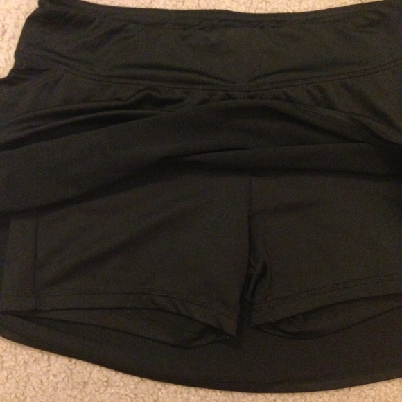 Black tennis skirt - Picture 3 of 3