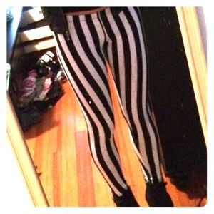 Black/White Stripe Leggings