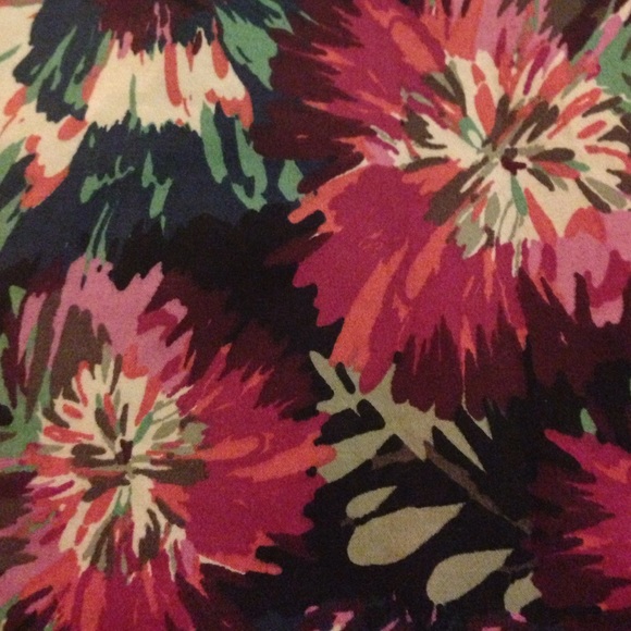 Floral Pencil Skirt 🌸💗👠 - Picture 2 of 3