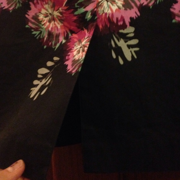 Floral Pencil Skirt 🌸💗👠 - Picture 3 of 3