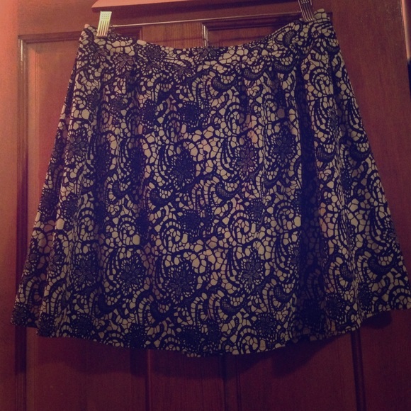 Black and Cream High Waisted Satin Skirt Size 10 - Picture 1 of 2