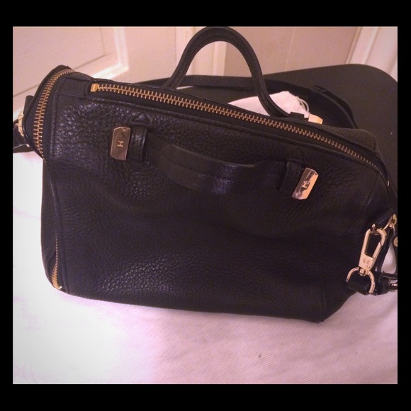 ⭐️⬇️Reduced⬇️Halston Heritage Baby Satchel✨