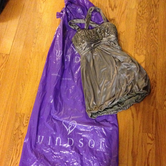 Grey homecoming/prom dress - Picture 4 of 4